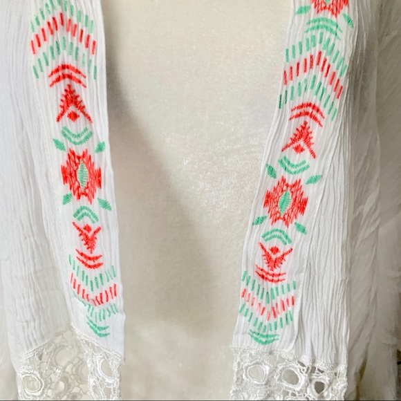 Takara Women Medium White Boho Fringe Kimono - Picture 5 of 8